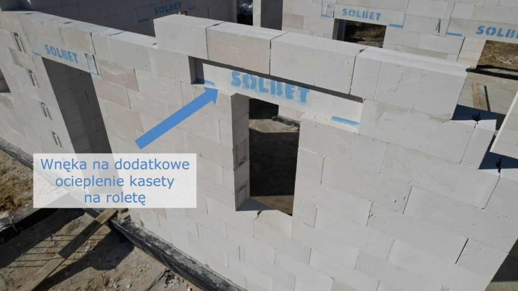 Wnęka na dodatkowe ocieplenie kasety na roletę